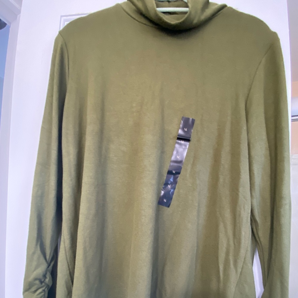 Banana Republic Sage Long Sleeve Tee
